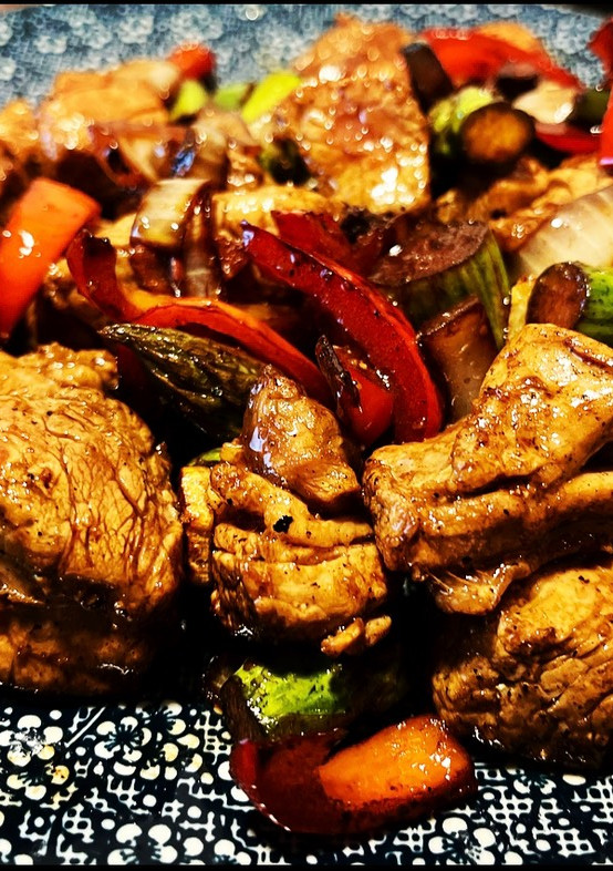 Una foto de Solomillo de ternera al wok ahumado listo en ¡10 minutos!
