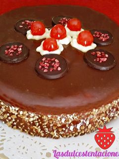 Una foto de Tarta de crema y chocolate