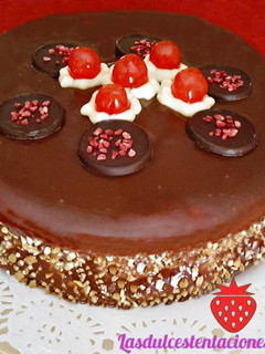 Una foto de Tarta de crema y chocolate