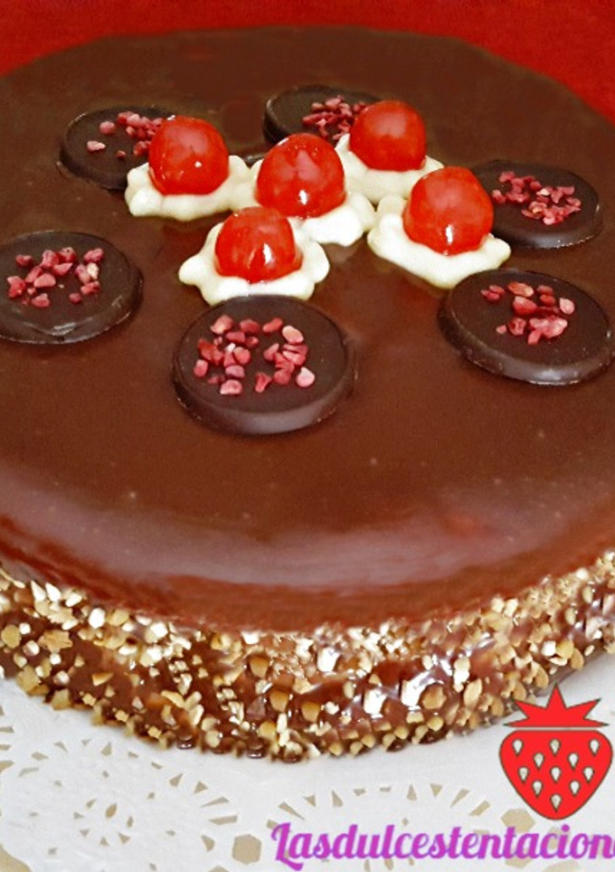 Una foto de Tarta de crema y chocolate