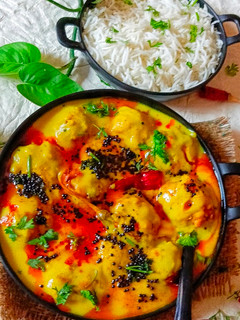 पंजाबी कढ़ी पकौड़ा (Punjabi kadhi pakoda recipe in Hindi) रेसिपी मुख्य फोटो