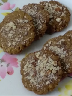 கோதுமை ஓட்ஸ் குக்கீஸ் (Kothumai oats cookies recipe in tamil) செய்முறை முக்கிய புகைப்படம்