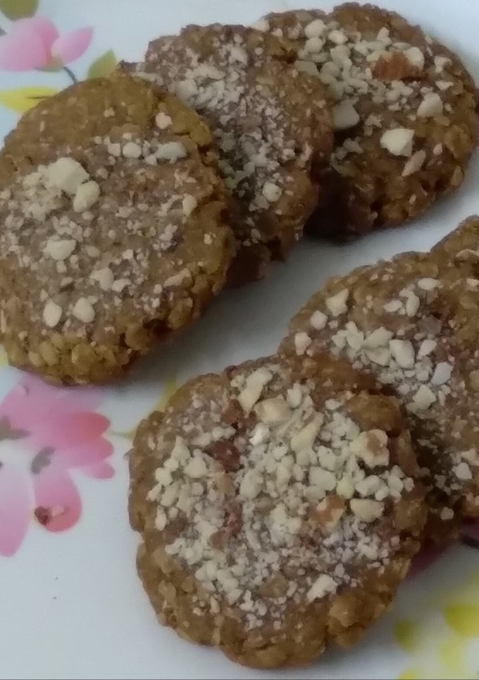 கோதுமை ஓட்ஸ் குக்கீஸ் (Kothumai oats cookies recipe in tamil) செய்முறை முக்கிய புகைப்படம்