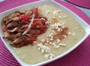 Una foto de Guiso de quinua con saltado de pollo