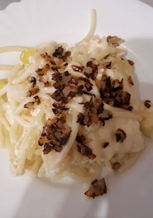 Hagymás, tejszínes, sajtos tészta🧀🍝🍽 recept fotója