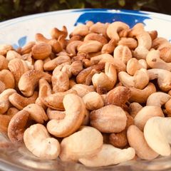 A picture of Salted Roasted Cashews.