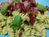 Fusilli con crema di zucchine e speck