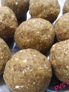 ज्वारीचे शाही लाडू (jowariche shahi ladoo recipe in marathi) रेसिपी चे मुख्य फोटो