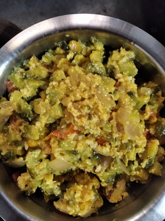 பாகற்காய் தயிர் கூட்டு (Paaarkaai thayir kootu recipe in tamil) செய்முறை முக்கிய புகைப்படம்