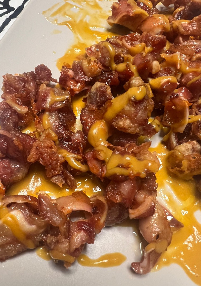 Una foto de Oreja de cerdo con salsa brava en airfryer
