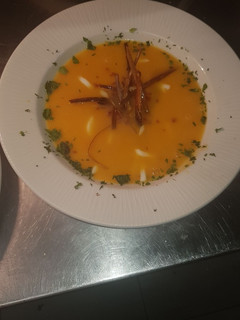 Una foto de Cremita de calabaza con crujiente de jamón rico rico