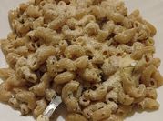 Una foto de fideos coditos con queso