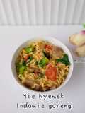 Mie nyemek Indomie goreng