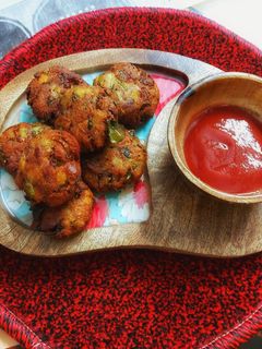 मेथी के कटलेट्स(Methi kw cutlets recipe in Hindi) रेसिपी मुख्य फोटो