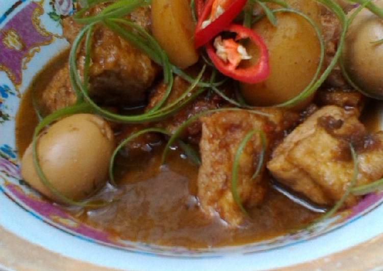 Langkah Mudah untuk Menyiapkan Semur TkT (tahu, kentang, telur puyuh) yang Enak
