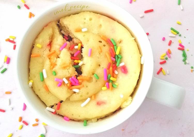 Langkah Mudah untuk Menyiapkan Funfetti mug cake, Lezat