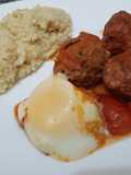 Keftas con huevo y cous cous