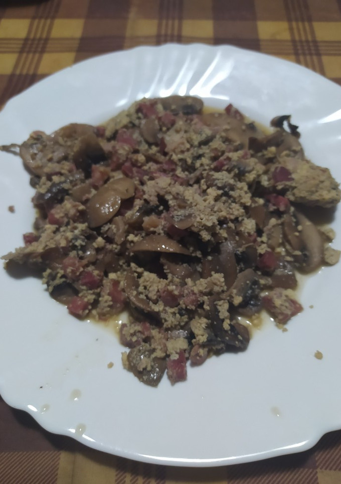 Una foto de Salteado de champiñones con jamón en chefbot