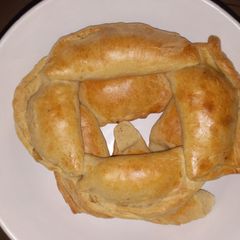 A picture of Four in one meatpie.