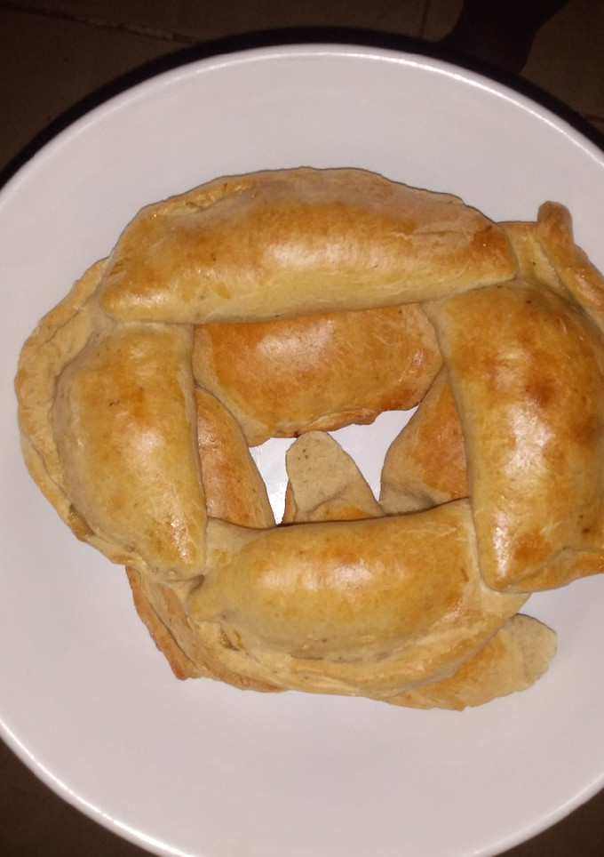 A picture of Four in one meatpie.