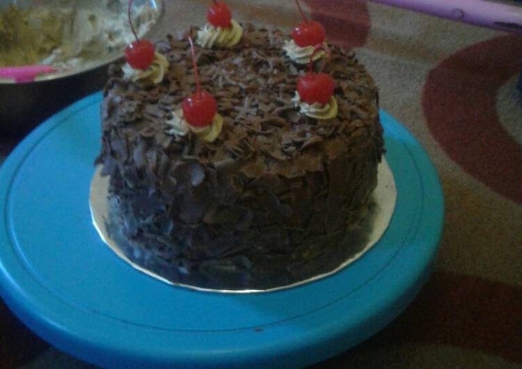 Rahasia Membuat Blackforest cake yang Gurih