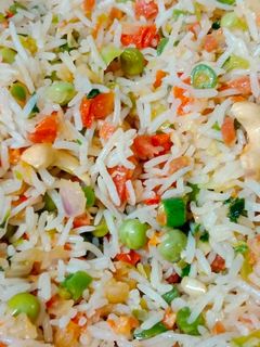 ફ્રાઈડ રાઈસ (Fried Rice Recipe In Gujarati) રેસીપી મુખ્ય ફોટો