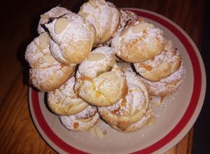 Una foto de Croquembouche
