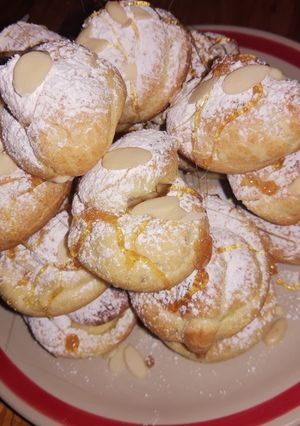 Una foto de Croquembouche