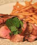 Ức vịt áp chảo sốt rượu vang đỏ - Duck steak in red wine sauce