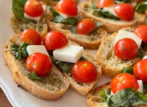 Una foto de Bruschettas de tomate