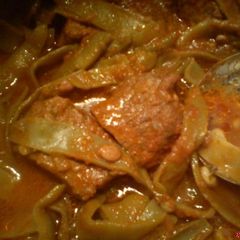 A picture of Beef with green beans.