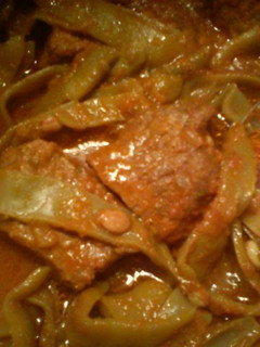 A picture of Beef with green beans.