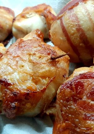 Baconbe göngyölt csirkemell recept fotója