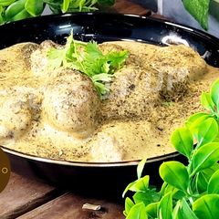 A picture of Restaurant Style White Chicken In Creamy Silky Gravy.