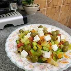 سلطة صحية بالجبنة البيضاء 🥗-レシピのメイン写真