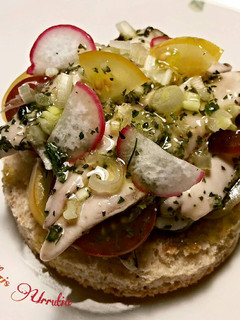 Una foto de Lechas de sardinas con tapenade y tomates cherry
