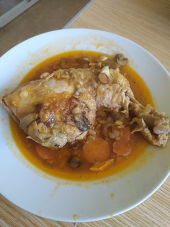 Foto principal de Muslos de pollo en salsa 🥕🍅