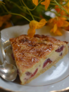 Una foto de Pastel vasco con cerezas (Gateau Basque)