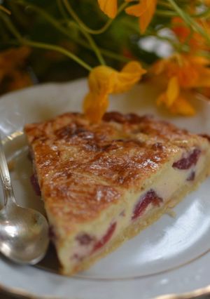 Una foto de Pastel vasco con cerezas (Gateau Basque)