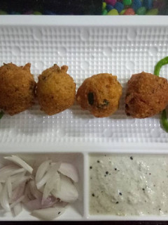 A picture of Mix Dal vada/lentils vada in South Indian style.