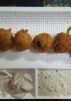 A picture of Mix Dal vada/lentils vada in South Indian style.