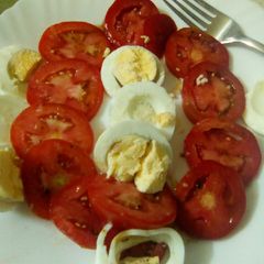 A picture of Tomato salad with boiled eggs.