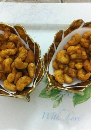 A picture of Besan coated mazedar masala kaju.