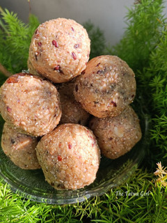 A picture of Methi Laddoo.