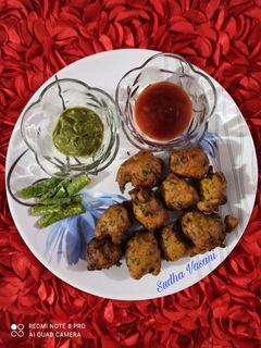 મેથીના ગોટા(Methi na gota recipe in Gujarati) રેસીપી મુખ્ય ફોટો