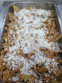 Una foto de Chilaquiles en salsa de tomate con jalapeño