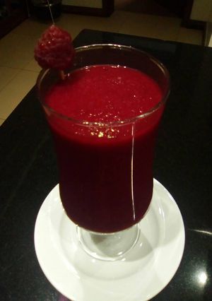 A picture of Cranberries and Raspberries juice.