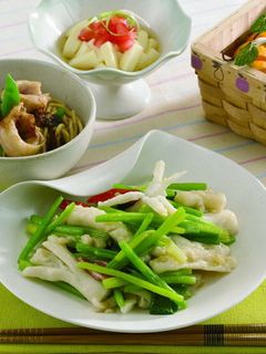 芹菜新炒花枝餃 的食譜成品照片