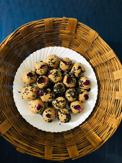 સીંગ ના લાડુ (Peanut Laddu recipe in Gujarati) રેસીપી મુખ્ય ફોટો