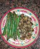 Ensalada de espárragos y champiñones con vino blanco